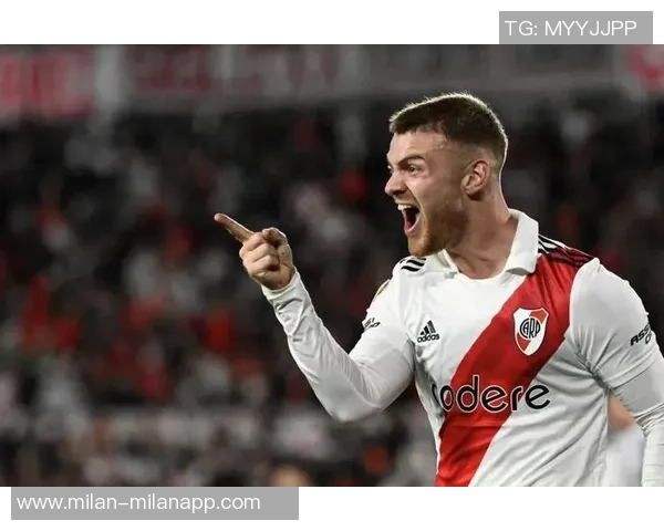 拉齐奥前锋卡斯特拉诺斯以3000万欧元转会加盟西汉姆